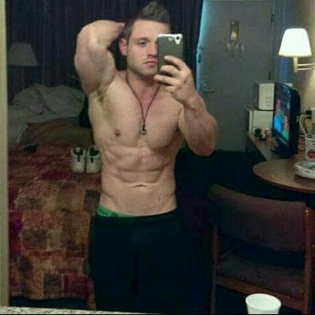 Foto di nudo di fuga di OnlyFans di Josh