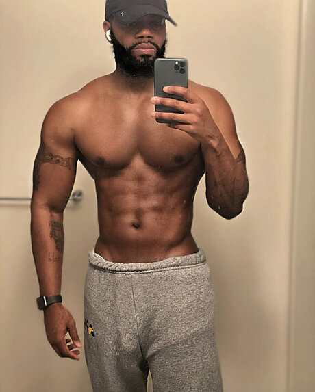 Foto di nudo di fuga di OnlyFans di Bmac