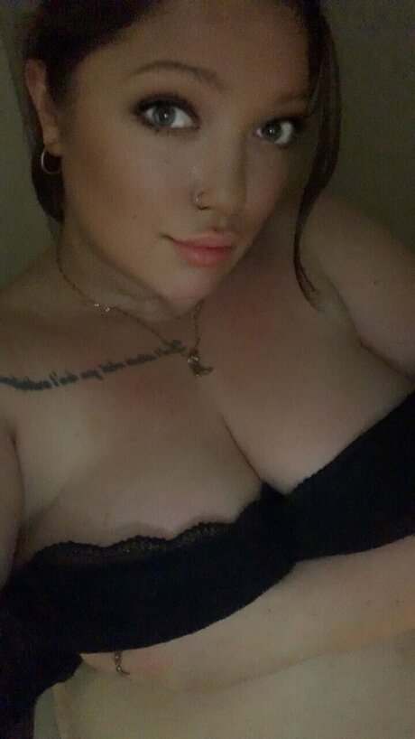 Foto di nudo di fuga di OnlyFans di Xxgalaxymarmxx
