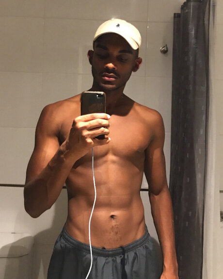 Foto di nudo di fuga di OnlyFans di Erik