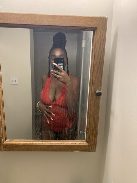 Foto di nudo di fuga di OnlyFans di Explora