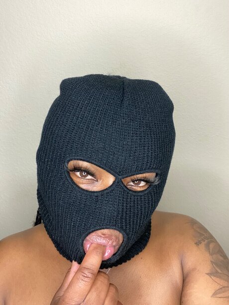 Foto di nudo di fuga di OnlyFans di Masked Goddess