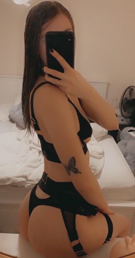 Foto di nudo di fuga di OnlyFans di Flutterbyxoxo