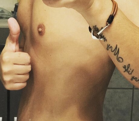 Foto di nudo di fuga di OnlyFans di Mario