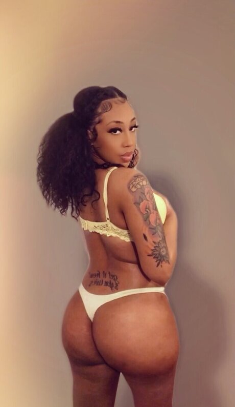 Foto di nudo di fuga di OnlyFans di Only1ki