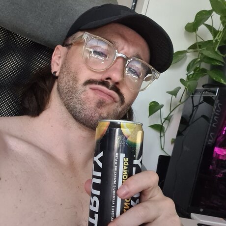 Foto di nudo di fuga di OnlyFans di Eruptr