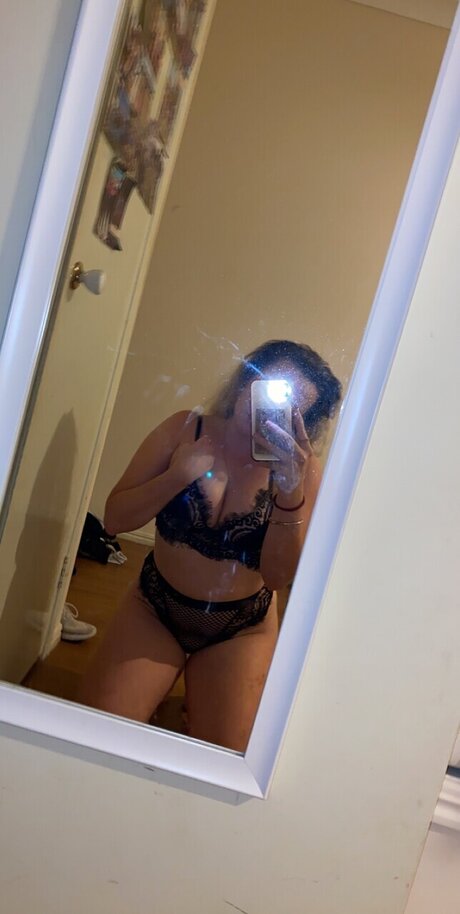 Foto di nudo di fuga di OnlyFans di Nelly