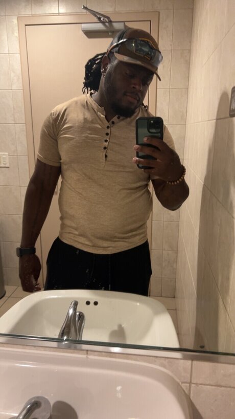 Foto di nudo di fuga di OnlyFans di Outlaw9000