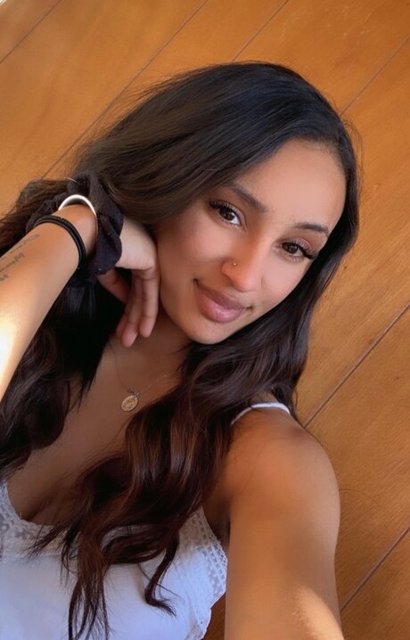 Foto di nudo di fuga di OnlyFans di Mariah