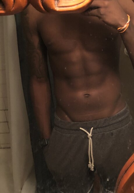 Foto di nudo di fuga di OnlyFans di Mari 
