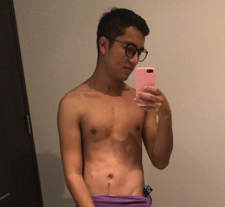 Foto di nudo di fuga di OnlyFans di Shy Twink