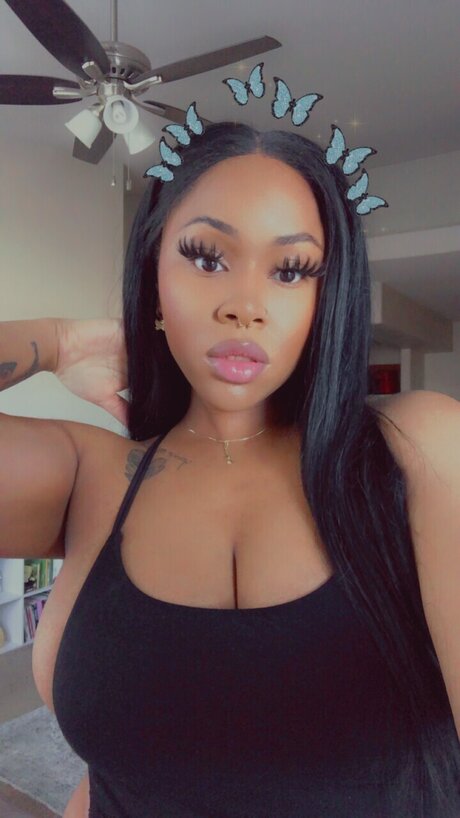Foto di nudo di fuga di OnlyFans di Luna Rose