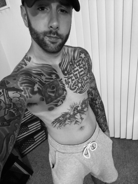 Foto di nudo di fuga di OnlyFans di James Payne