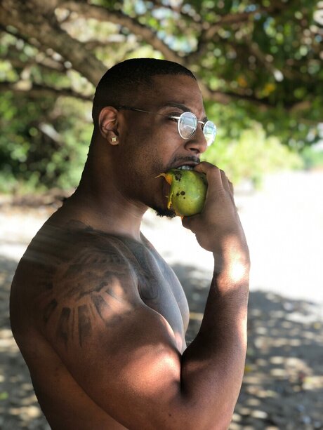 Foto di nudo di fuga di OnlyFans di Peculiar