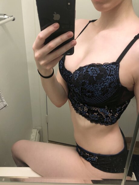 Foto di nudo di fuga di OnlyFans di Elizabeth Mantova