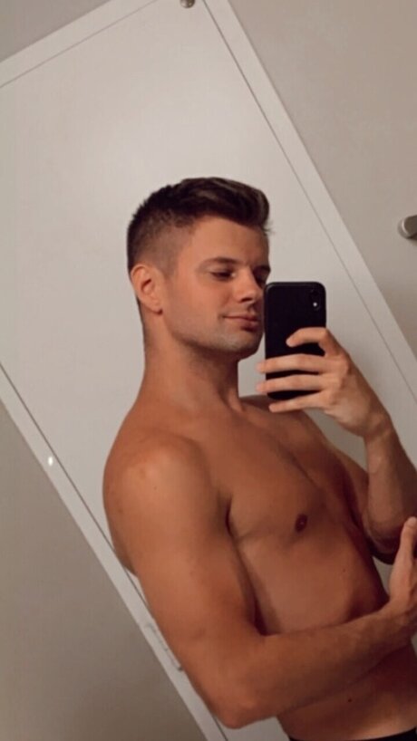Foto di nudo di fuga di OnlyFans di Tommy Peters