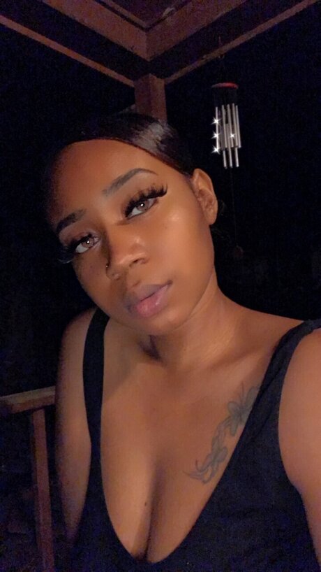 Foto di nudo di fuga di OnlyFans di Caramelsutra