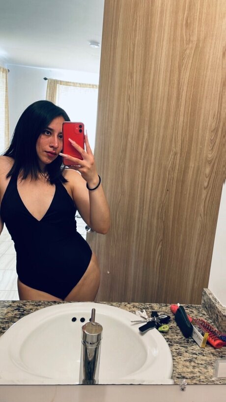 Foto di nudo di fuga di OnlyFans di Sabrina Tovar