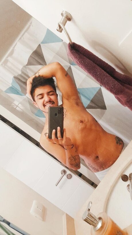 Foto di nudo di fuga di OnlyFans di Jos Toms Muoz