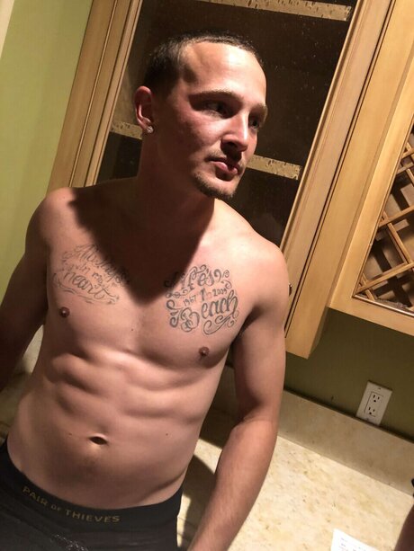 Foto di nudo di fuga di OnlyFans di Colter Wall