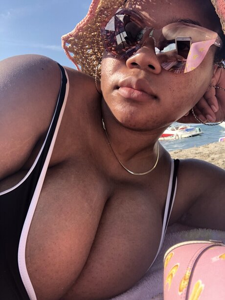 Foto di nudo di fuga di OnlyFans di Suga Huni