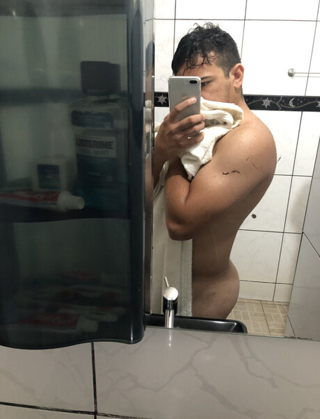 Foto di nudo di fuga di OnlyFans di Tales Ramon