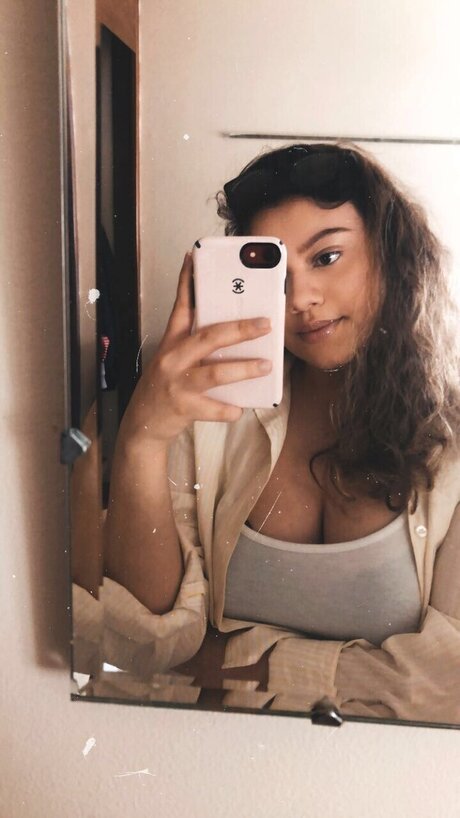 Foto di nudo di fuga di OnlyFans di Ashley Alvarez