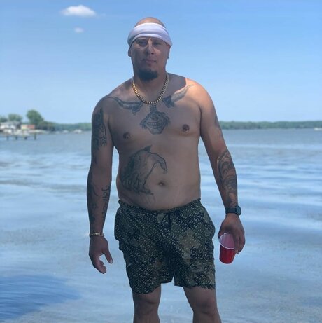 Foto di nudo di fuga di OnlyFans di June