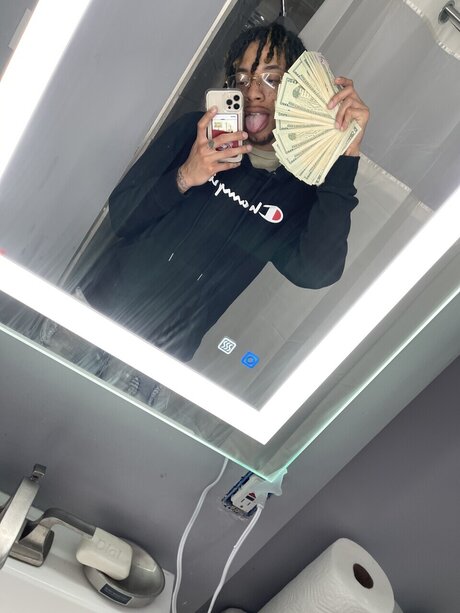 Foto di nudo di fuga di OnlyFans di   