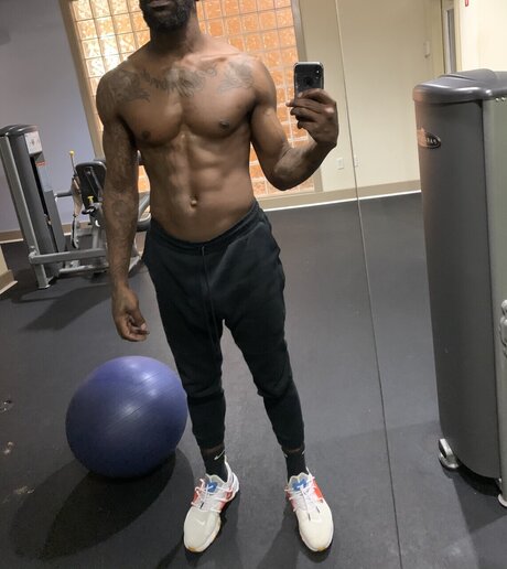 Foto di nudo di fuga di OnlyFans di Throbinson Crusoe