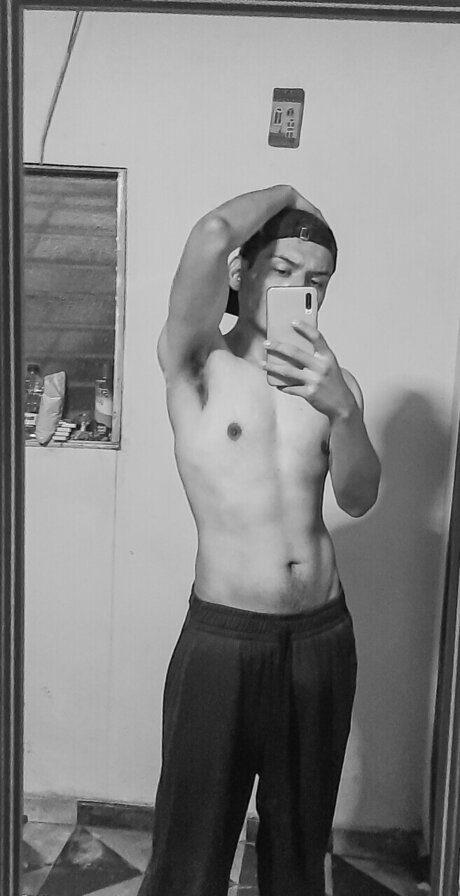 Foto di nudo di fuga di OnlyFans di Mario Menjivar