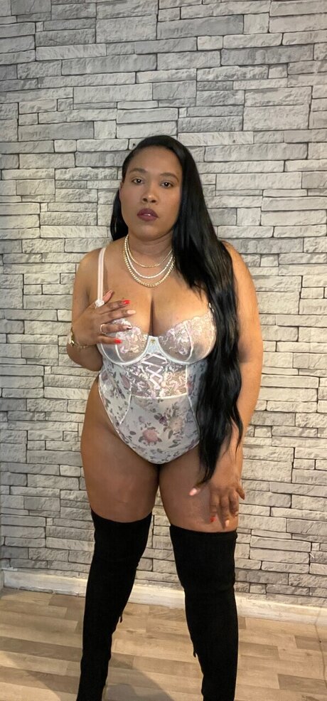 Foto di nudo di fuga di OnlyFans di Camila