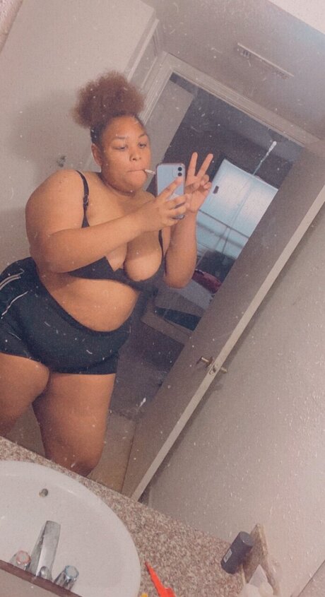 Foto di nudo di fuga di OnlyFans di Yellah Honey
