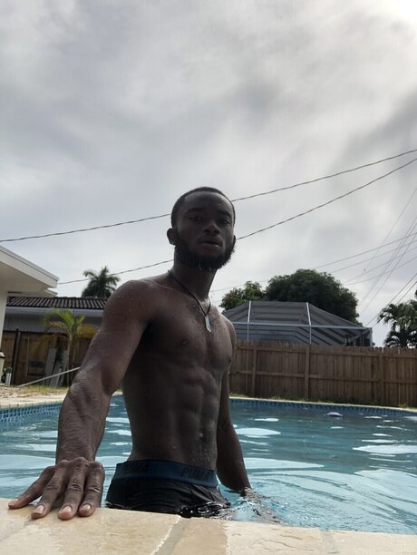 Foto di nudo di fuga di OnlyFans di Josh Burke