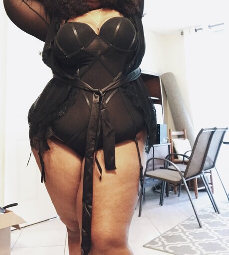 Foto di nudo di fuga di OnlyFans di Jellyb052