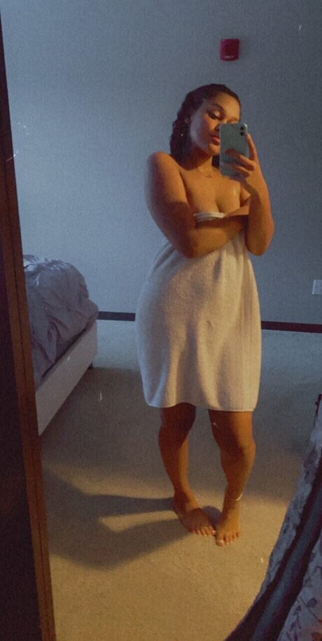 Foto di nudo di fuga di OnlyFans di Rose
