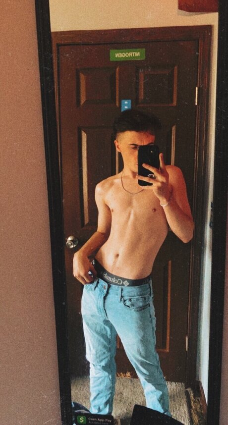 Foto di nudo di fuga di OnlyFans di Noah