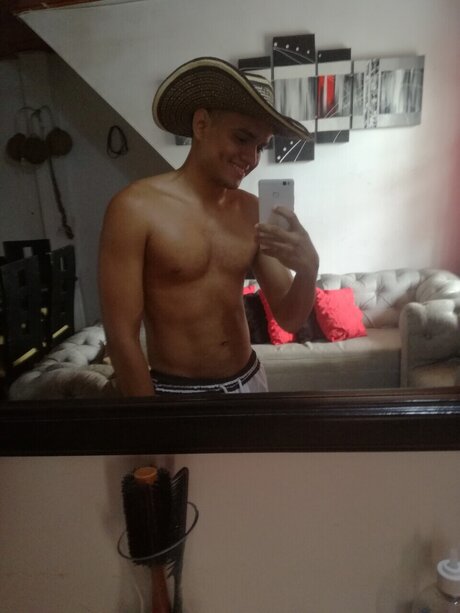 Foto di nudo di fuga di OnlyFans di Kenny Regino
