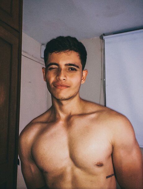 Foto di nudo di fuga di OnlyFans di Augusto