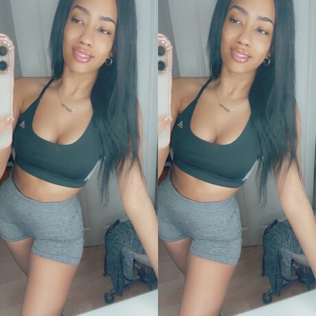 Foto di nudo di fuga di OnlyFans di Lozza