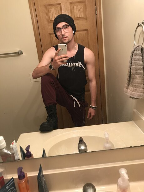 Foto di nudo di fuga di OnlyFans di Alexander