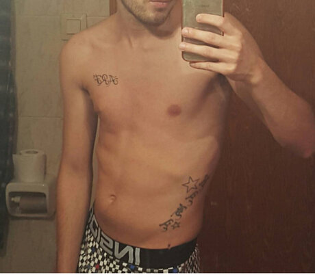 Foto di nudo di fuga di OnlyFans di Rafael Corral