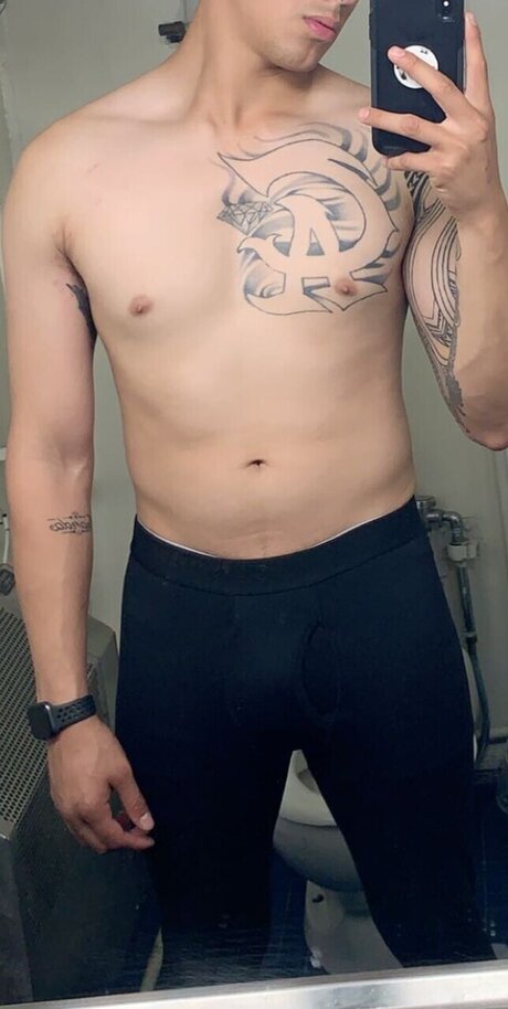 Foto di nudo di fuga di OnlyFans di Saint