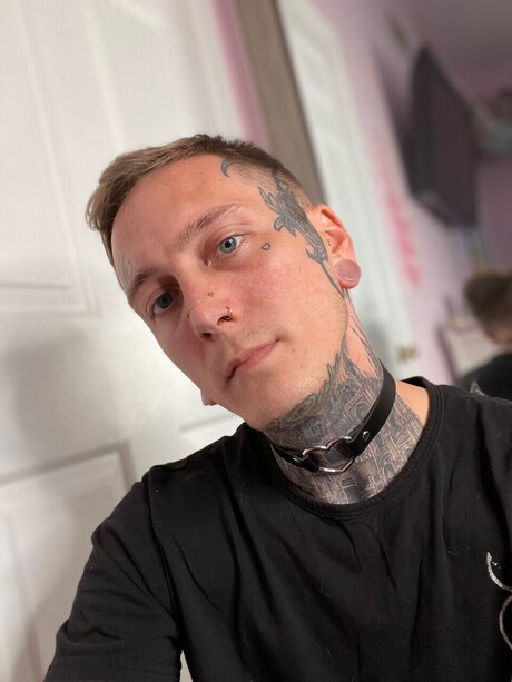 Foto di nudo di fuga di OnlyFans di Beautiful Dead Boy