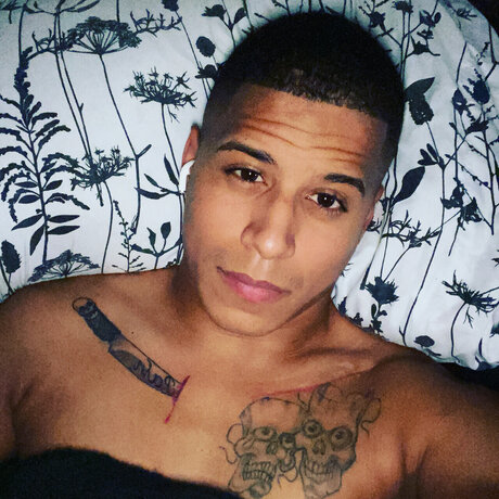 Foto di nudo di fuga di OnlyFans di Lightskindaddyy