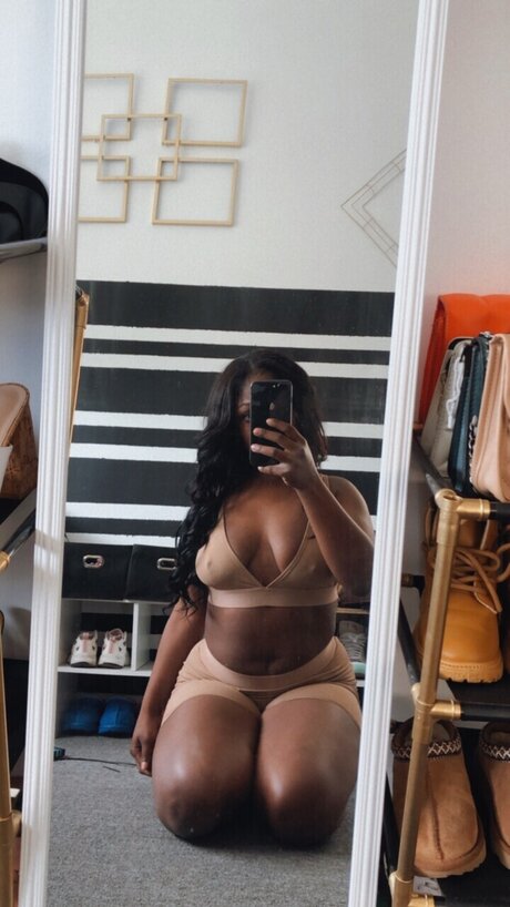 Foto di nudo di fuga di OnlyFans di Baby Girl 