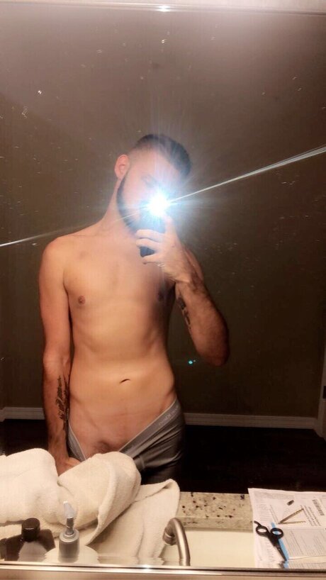 Foto di nudo di fuga di OnlyFans di Guy Thomas