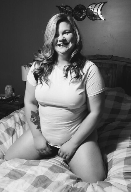Foto di nudo di fuga di OnlyFans di Katrina