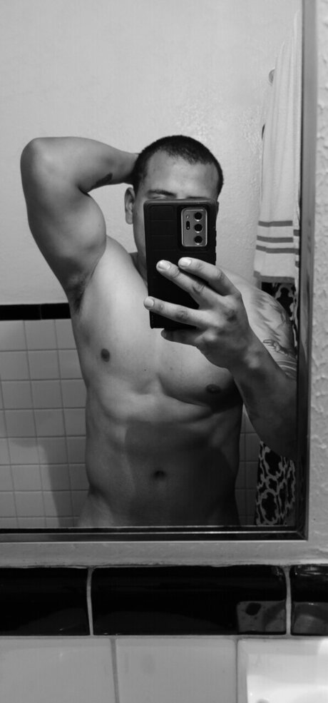 Foto di nudo di fuga di OnlyFans di Jesus Gonzalez
