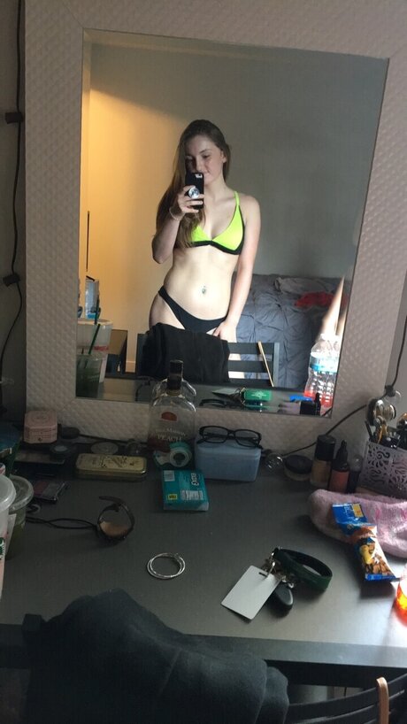 Foto di nudo di fuga di OnlyFans di Emmy
